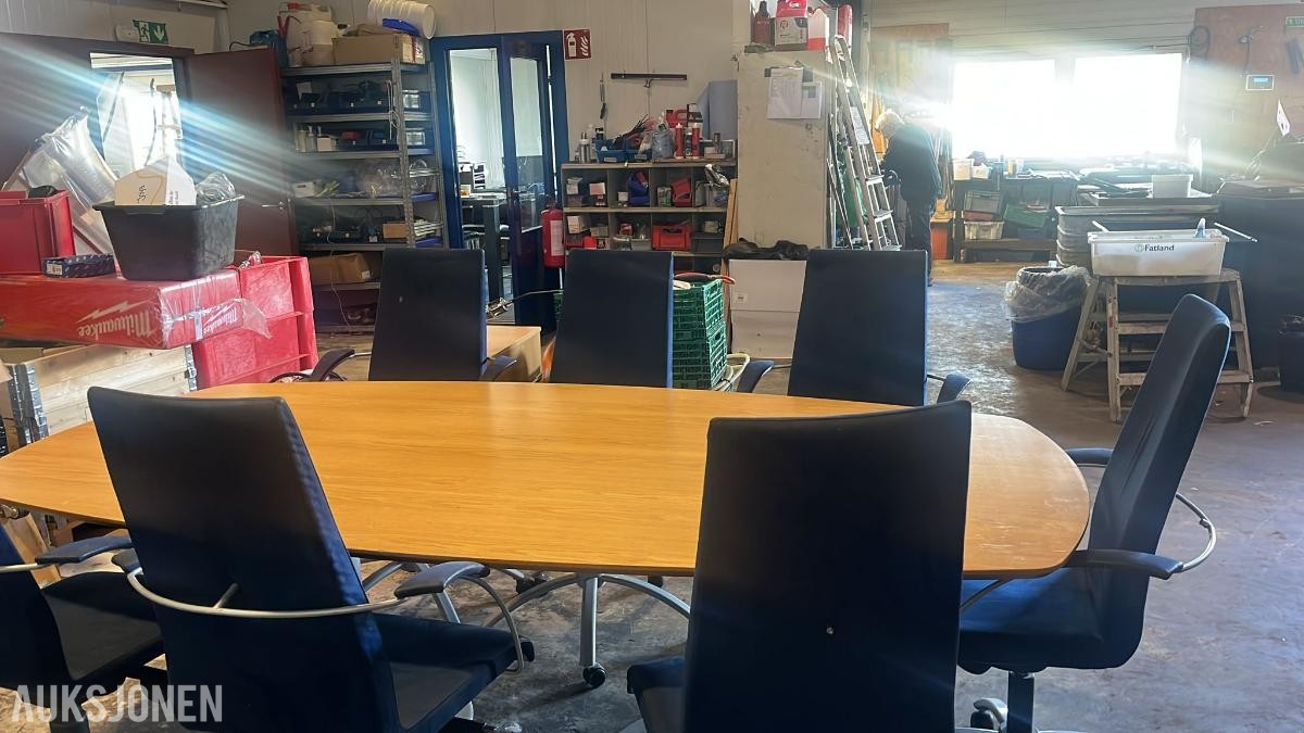Konferansebord med 6 stoler
